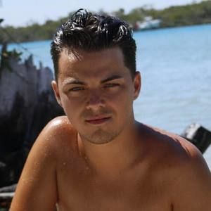 Meet your Posher, Travis